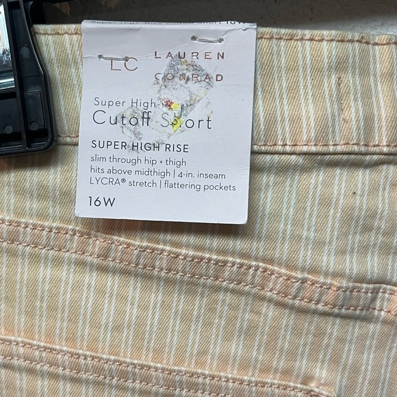 LC Lauren Conrad Shorts Stripe
Super High Rise Cut Off Zip. - Picture 4 of 4